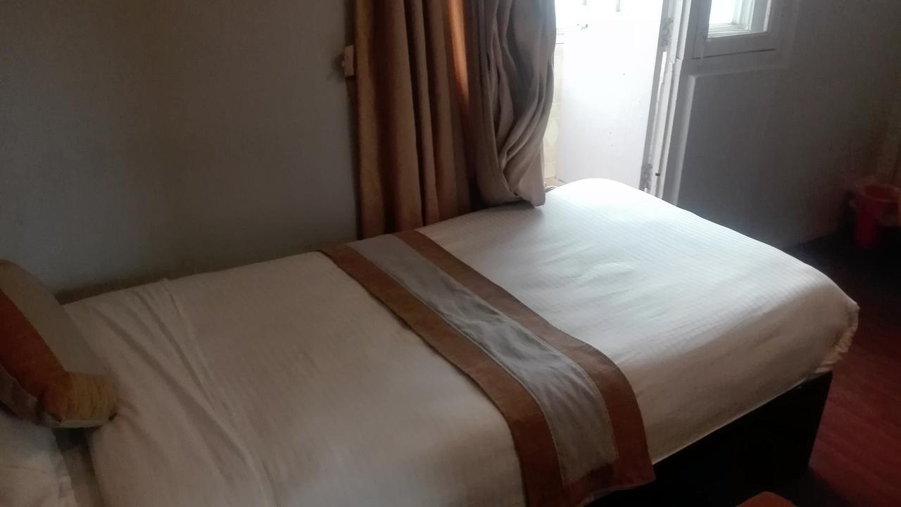 Nana Yala Chhen Hotel Lalitpur Bagian luar foto